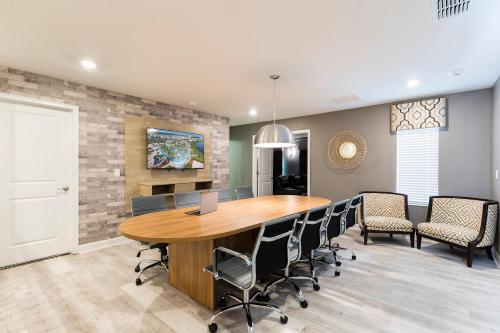 Modern Luxury Villa with Everything photo 91