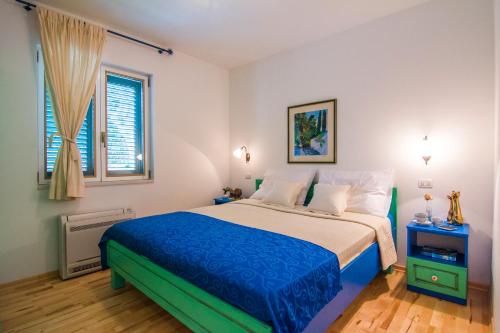 Postel nebo postele na pokoji v ubytování Villa Jadranka Beachfront & Pool