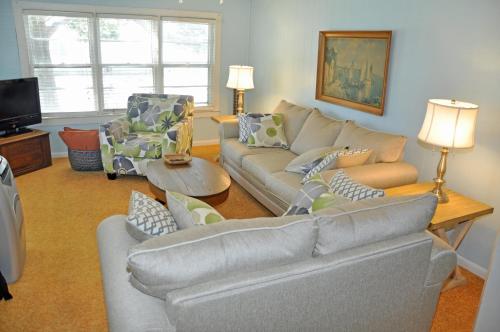 4BR private beach cottage one block off beach, Murrells Inlet (SC), United States