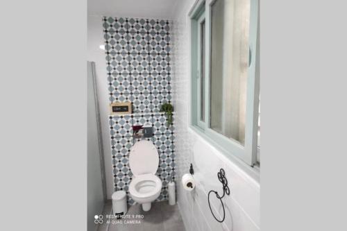 a bathroom with a toilet and a window at בית בלב הגולן in Qasrîne
