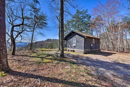 a small shack in the middle of the woods at Secluded Ridgetop Hideaway with Valley Views! in Menlo
