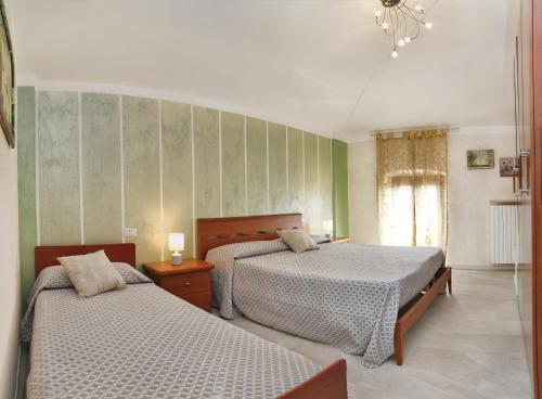 A bed or beds in a room at Flower Apartments