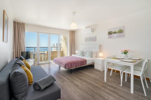 Praia da Rocha, 17 H, Frontal Sea View, Wonderful Studio, Air Conditioning, two Pools, Internet, Parking - Jardins da Rocha by IG