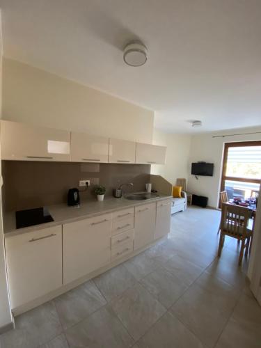 Kuchyň nebo kuchyňský kout v ubytování Apartament Jastarnia