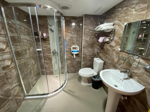 Un baño de Jinsa Lakeside View Resort