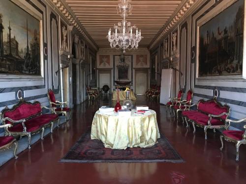 Luxurious Palazzo in Venice in the Rialto area with housekeeper/cook, Venice, Italy