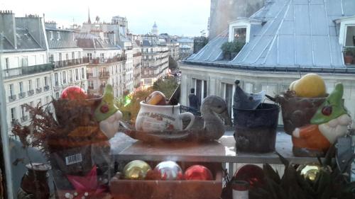 Room in Apartment - Nice charming studette for 1guesteart of old Paris fantastic location Notre Dame, Paris, Franţa