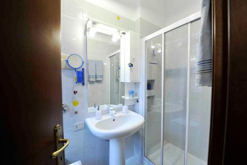 Et badeværelse på SantaMarta, the apartment for your Venetian holidays