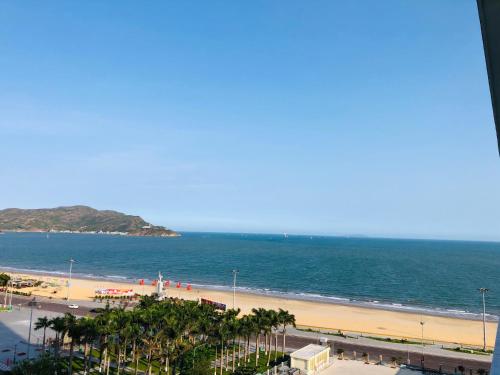 a view of the beach and the ocean from a building at An Phát Motel in Quy Nhon