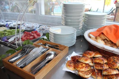 Gallery image of Canada Hotel & Bungalows in Cıralı