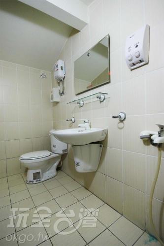 Un baño de Miaoli Sanyi Bo Wu Guan Homestay