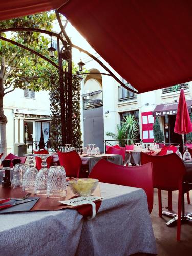 Restoran atau tempat lain untuk makan di Les Esclafidous, centre ville- Proche Arènes & Maison Carrée