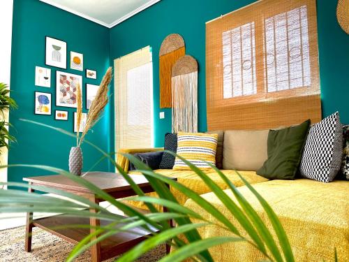 Χώρος καθιστικού στο Bohem Apartment near Athens Airport