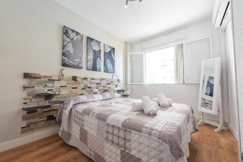 a bedroom with a bed with two pillows on it at Martín- Bungalow a pie de playa V7 in Calpe