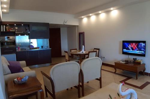 Μια τηλεόραση ή/και κέντρο ψυχαγωγίας στο Alia Beach Residence