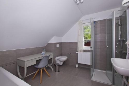 Koupelna v ubytování Ferienhaus Frigga Haus - Terrasse, Garten, Meerblick
