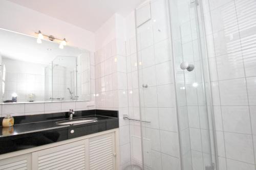 Koupelna v ubytování hafennahe Ferienwohnung mit Balkon und Meerblick - Hafenhäuser Wiek Wohnung 14