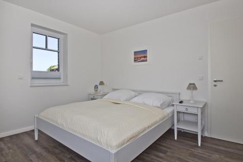 Ένα ή περισσότερα κρεβάτια σε δωμάτιο στο gemütliche Ferienwohnung mit Terrasse und Garten - Ferienhaus Zaunkönig FeWo EG