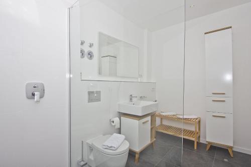 Ένα μπάνιο στο moderne Ferienwohnung mit eigener Terrasse - Haus Inselwind FeWo MEERglück