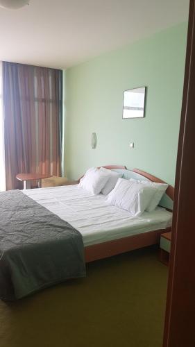 Krevet ili kreveti u jedinici u okviru objekta Apartment Golden Sands, Sea view, Beach Front, Private Property