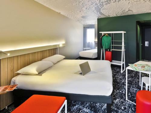Кровать или кровати в номере Ibis Annecy - Cran-Gevrier