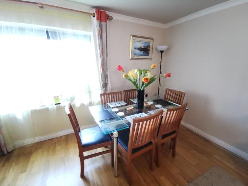 4 bedroom 2 bathroom maisonette apartment with Free parking in central Edinburgh!, Edinburgh, Marea Britanie