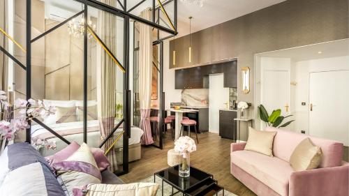 Gallery image of Luxury 3 bedroom Loft in Heritage Building - LE MARAIS in Paris