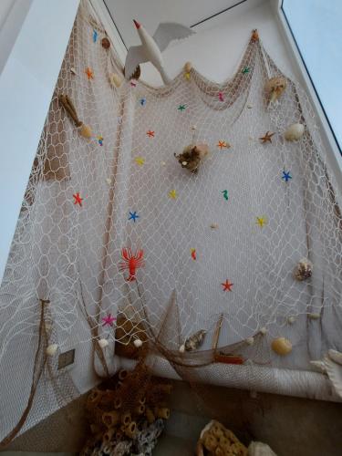 a net on a wall with stars on it at B&B La Casa di Pino in Lampedusa