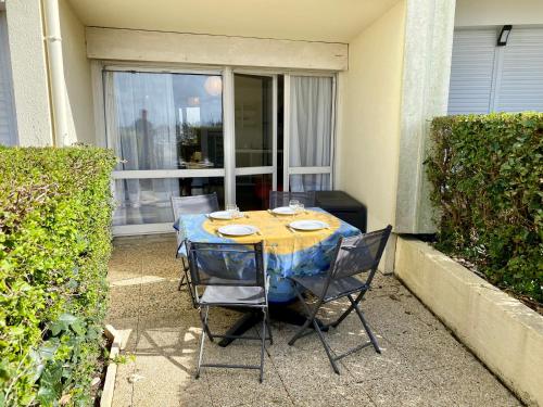 REF 086 Appartement T2 avec terrasse résidence avec piscine