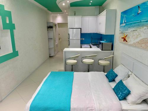 ครัวหรือมุมครัวของ Batumi-Studio 482