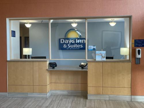 Plantegningen på Days Inn & Suites by Wyndham La Crosse-Onalaska