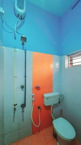 Bilik mandi di Zaina Tourist Home