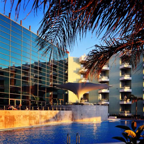Kolam renang di atau dekat dengan Grand Belish Hotel