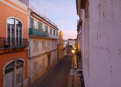 Old Charming Faro Apartment