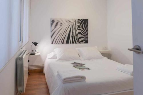 A bed or beds in a room at Candelario apartamentos