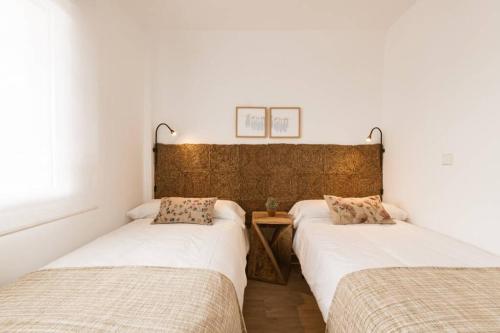 two twin beds in a room with white walls at K-SPACE by Nuka Homes in Jávea