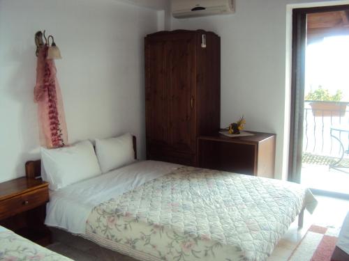 Vassilis Guesthouseにあるベッド