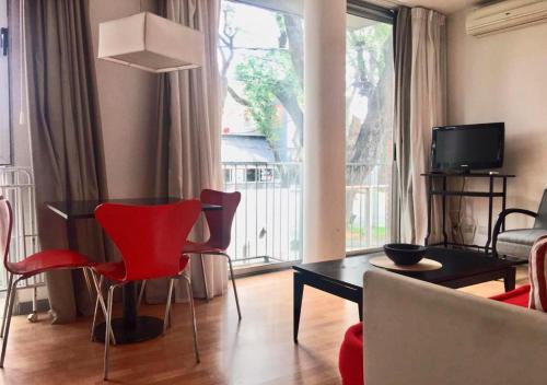 Televisyen dan/atau pusat hiburan di Apartamentos Libertador, Martinez