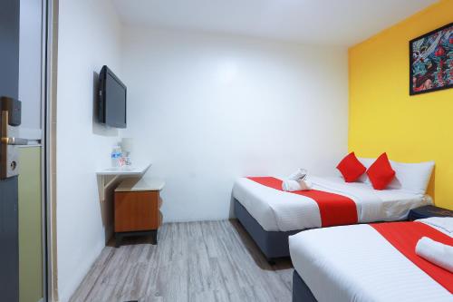 Ein Bett oder Betten in einem Zimmer der Unterkunft Hotel Aman- Nilai & KLIA
