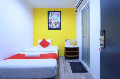 Ein Bett oder Betten in einem Zimmer der Unterkunft Hotel Aman- Nilai & KLIA