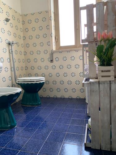 a bathroom with a toilet and a sink at Affittacamere Ternulla in Rosolini