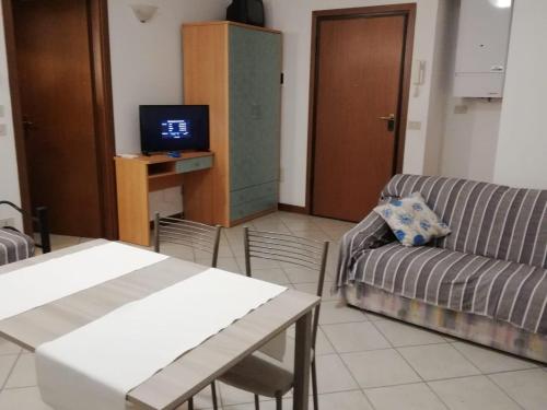 Μια τηλεόραση ή/και κέντρο ψυχαγωγίας στο Hotel Madalù