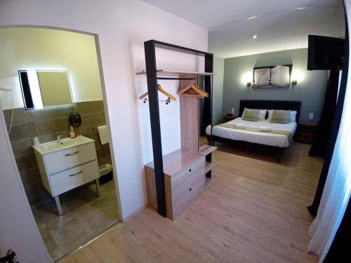 Ένα ή περισσότερα κρεβάτια σε δωμάτιο στο Hotel Astoria