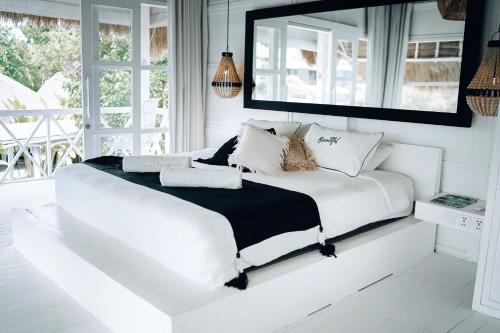 White Palm Hotel Uluwatu Baliにあるベッド