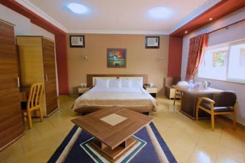 Gambar di galeri bagi Room in Lodge - Carliza Hhotel-apapa di Lagos