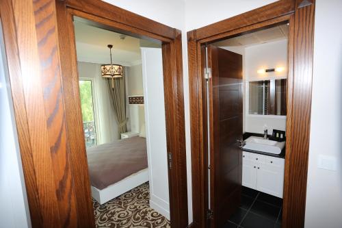 A bathroom at K Suites Hotel