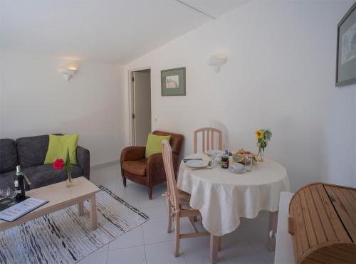 Peaceful One-Bedroom Apartment in Praia da Luz