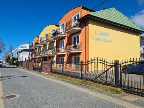 a building with the words u on it at Willa u Anny in Mielno