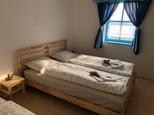 a bedroom with two beds and a window at Pension S láskou Karel Bezděz in Schloss Bösig