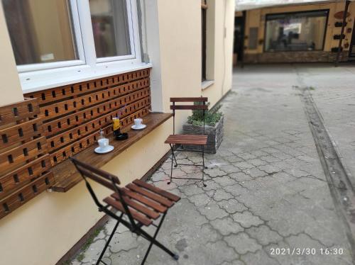 two chairs and a table on the side of a building at Retro apartment in Zemun